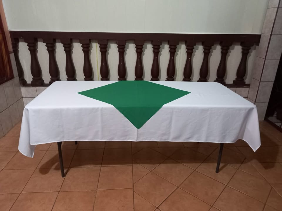 Nuestro inventario de mantelería es amplio y ajustable a sus necesidades, todos los manteles y sobremanteles pueden combinarse a su gusto para lograr la mejor decoración para su evento.